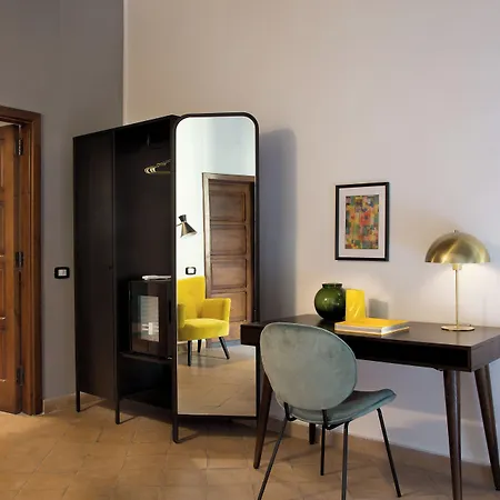 La Nova Bed And Museum 4* 나폴리